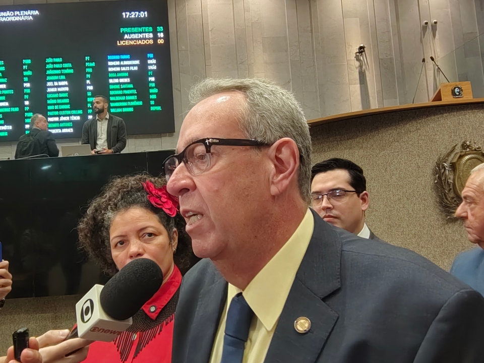 Comunicação entre Dani e Álvaro para acionar Polícia Legislativa foi por fora do Alepe Trâmite